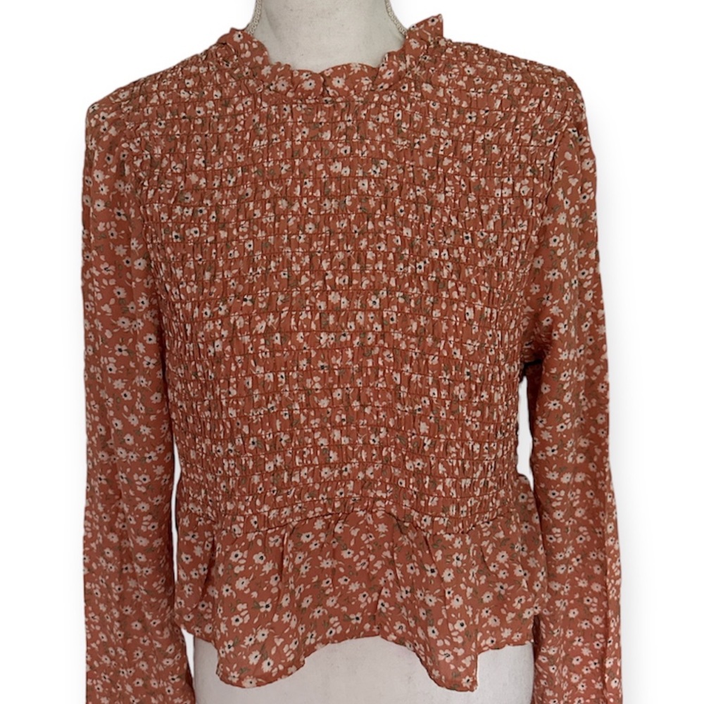 Boutique Dainty Floral Ruffled Long Sleeve Peplum Top NWT - Picture 6 of 8